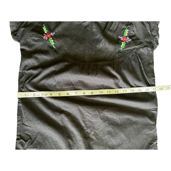 NWT Awankana Artisans Black Embroidered  Mexican Style Top SzS - Picture 10 of 11